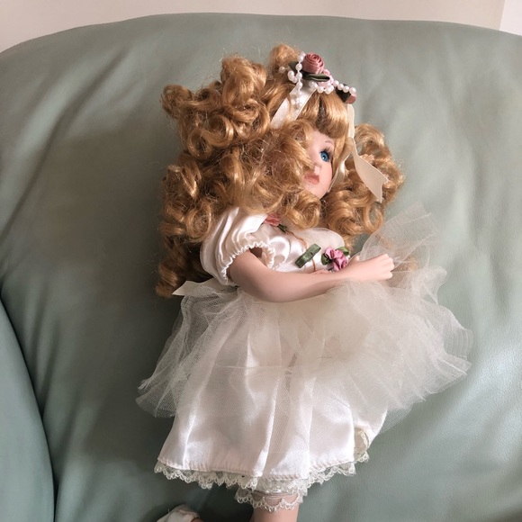 Ballerina doll in great condition - Picture 3 of 3